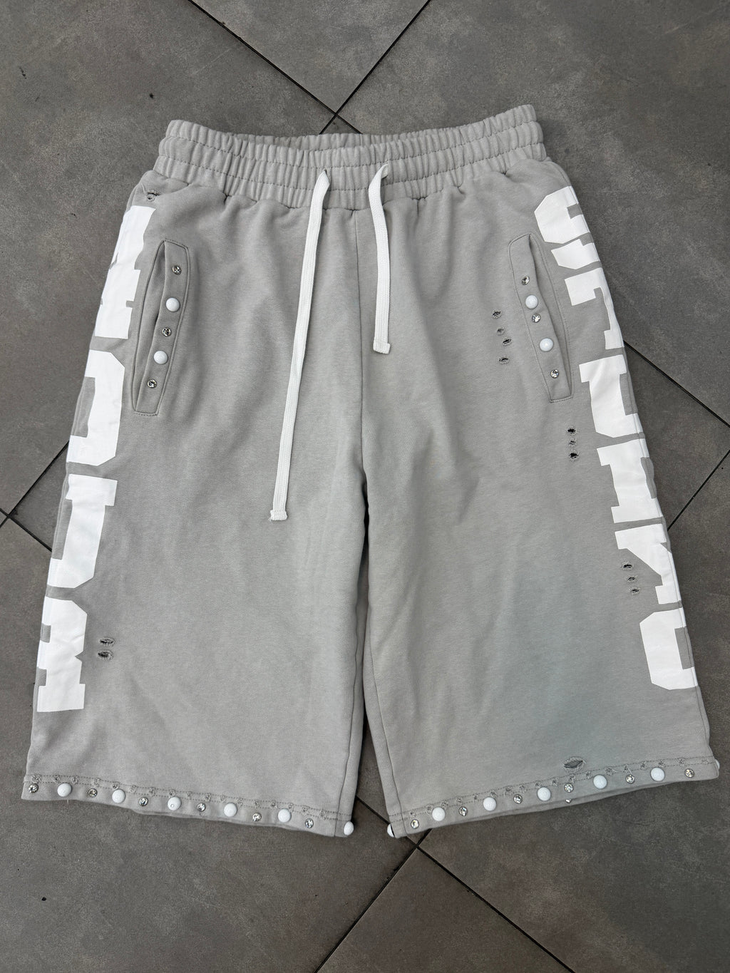 PEARLIZED 3/4 SWEAT SHORTS GREY